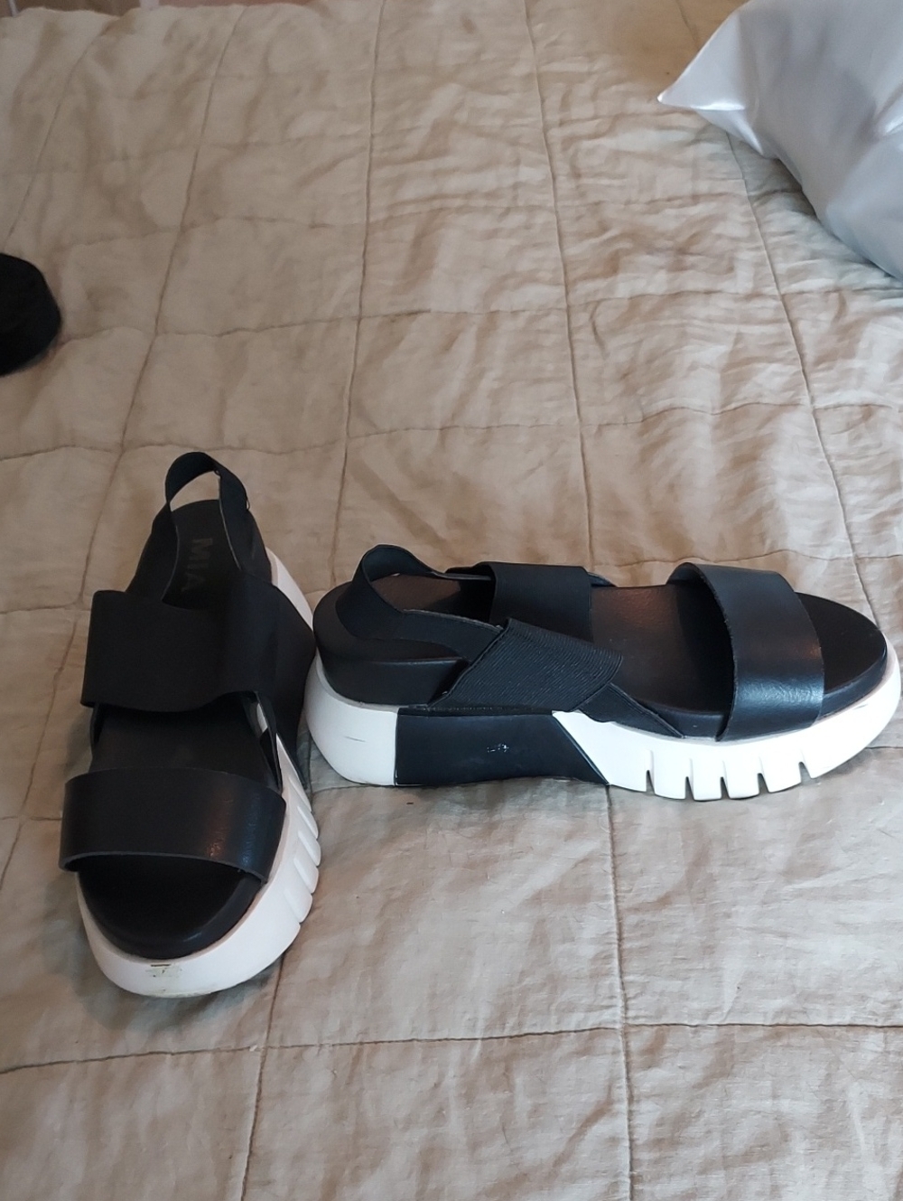 Mia Black & White Womens Sandals Sz 8